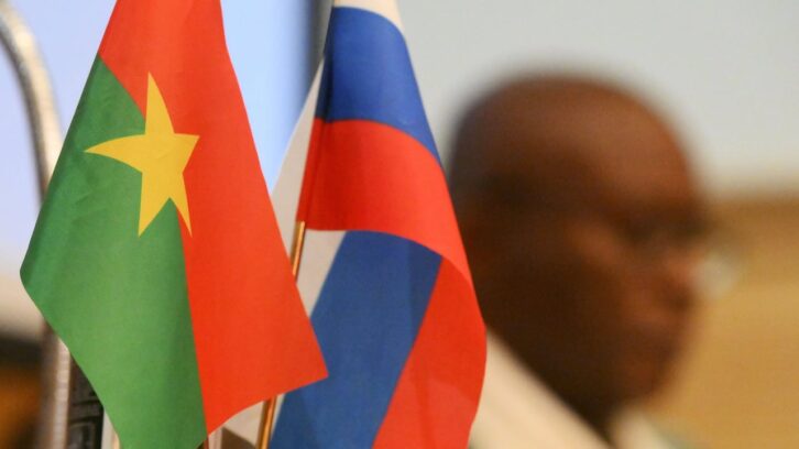 Image à la une de Burkina Faso : les raisons du voyage d’Apollinaire Joachim Kyelem de Tambela en Russie