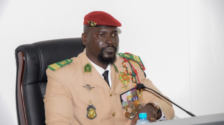 Image à la une de Cellou Dalein Diallo et Alpha Condé alliés face à Mamadi Doumbouya ?