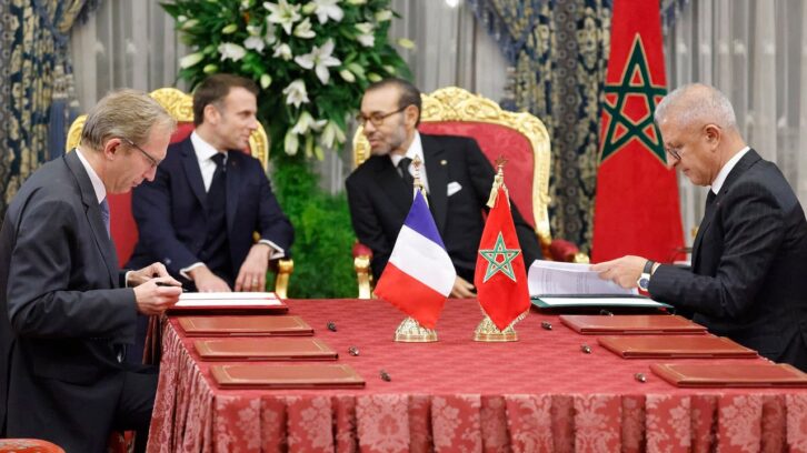 Image à la une de Macron au Maroc : énergie, ferroviaire, agriculture… une pluie de contrats pour le secteur privé français