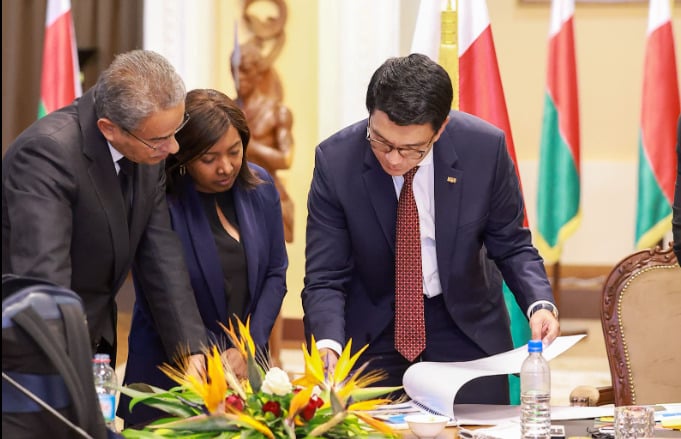 Image à la une de PARTENARIAT – L’homme d’affaires émirati Mohammed Alabbar, fondateur du groupe Emaar, montre son intérêt pour Madagascar