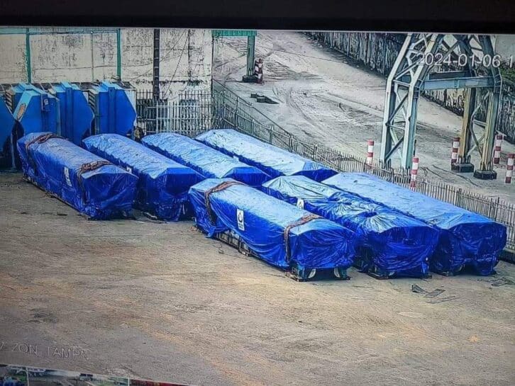 Image à la une de INFRASTRUCTURES – Les blocs moteurs de 70 tonnes de la centrale thermique d’Ambohimanambola acheminés par porte-char après le renforcement de 11 ponts sur la RN2