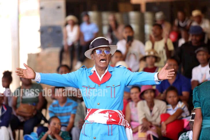 Image à la une de HIRA GASY – Dadalôra Manalalondo affronte Rapaulson Mandiavato