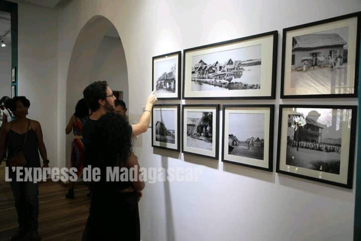Image à la une de EXPOSITION AU MUSÉE DE LA PHOTOGRAPHIE – À la découverte des habitations traditionnelles