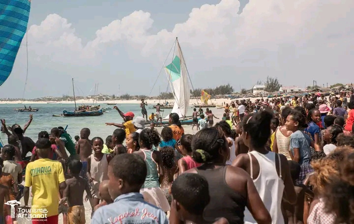 Image à la une de TOURISME – ATSIMO ANDREFANA   – Les plages d’Anakao à nettoyer