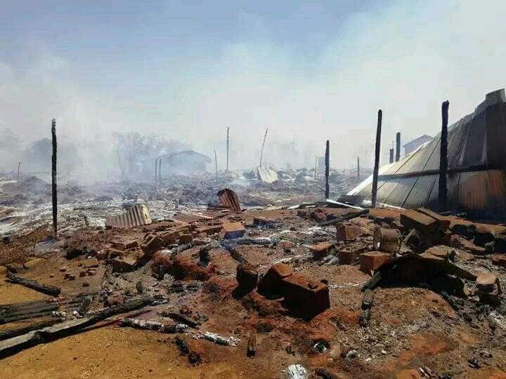 Image à la une de FARAFANGANA – Des centaines de maisons ravagées par le feu à Ivandrika