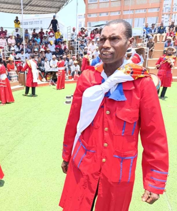 Image à la une de HERISON GILBERT RASOLONJATOVO  – « Le Hira Gasy nourrit ma famille »
