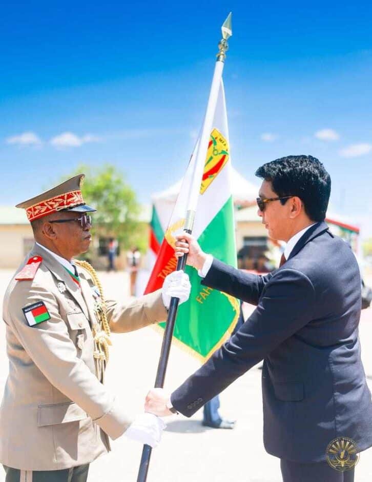 Image à la une de FORCES ARMÉES – Andry Rajoelina exige l’exemplarité des généraux promus des Forces armées