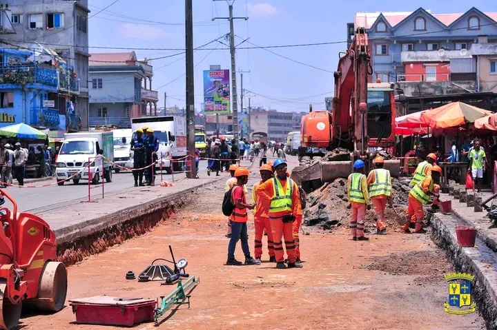 Image à la une de TRAVAUX DE RÉHABILITATION  – Réorganisation de la circulation à Anosibe et Soanierana