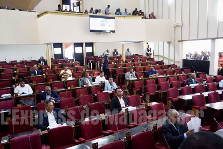 Image à la une de LOI DE FINANCES 2025 – Le Grand Argentier devant les députés