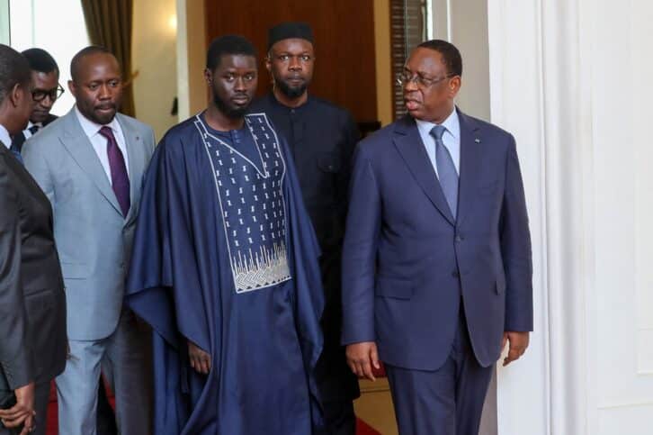Image à la une de Macky Sall vs Ousmane Sonko, Goïta vs Resolute, Constitution en RDC, Maroc-Algérie et vins en Côte d’Ivoire : les 5 infos qu’il ne fallait pas rater