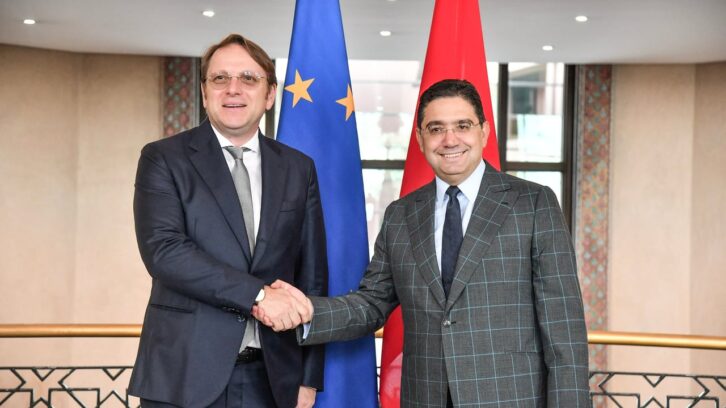 Image à la une de Face au commissaire européen Olivér Várhelyi, le Maroc demande des « preuves tangibles » de la volonté de partenariat