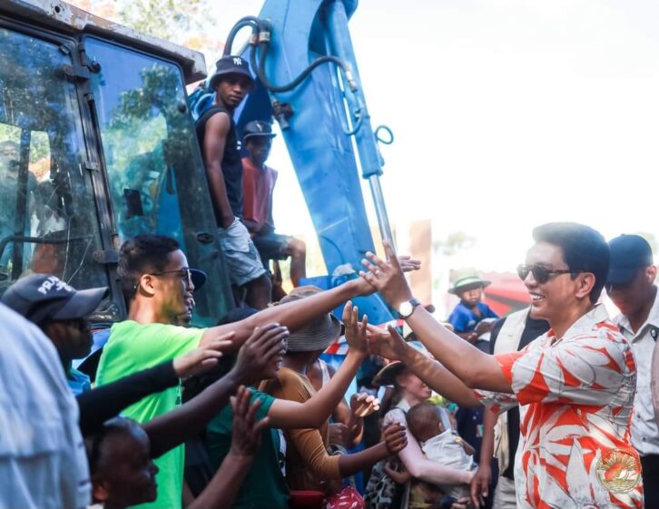 Image à la une de Andry Rajoelina recommande au ministre des Travaux publics de réduire jusqu’à six heures la durée du trajet sur la RN2