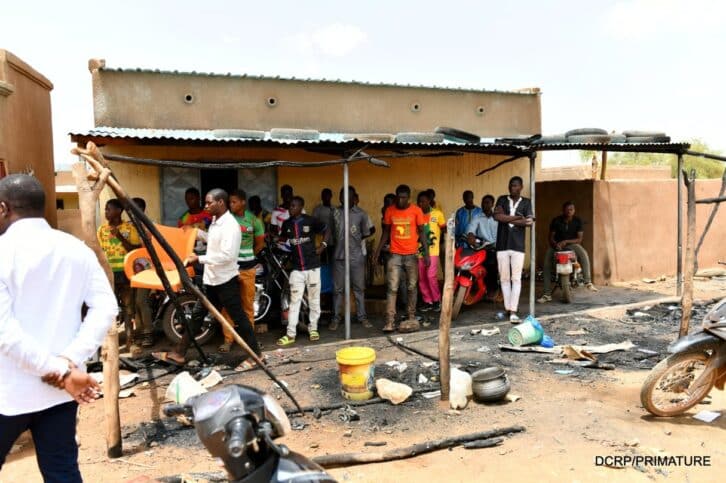 Image à la une de Au Burkina, des villes sous blocus jihadiste appellent à l’aide