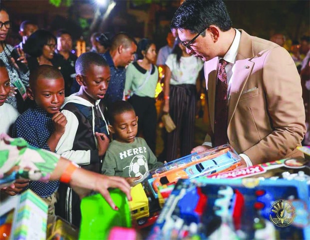 Image à la une de « Noelin’ny fitia » - Le Président Rajoelina inaugure les illuminations à Ambohijatovo