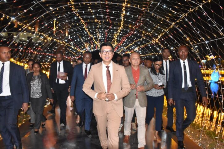 Image à la une de Andry Rajoelina à Ambohijatovo : Noël sous le signe de la joie et du partage
