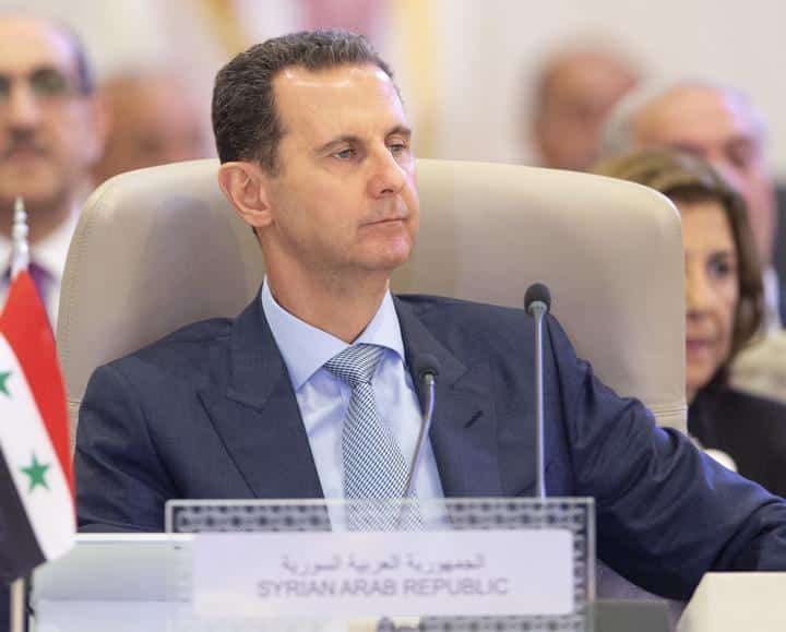 Image à la une de La Russie annonce que Bachar al-Assad décide de démissionner et de quitter la Syrie