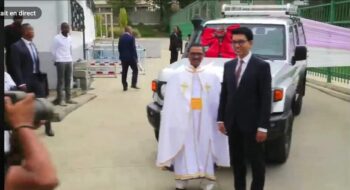 Image à la une de RELIGION – Andry Rajoelina offre un véhicule tout terrain au fondateur de l’église FPVM