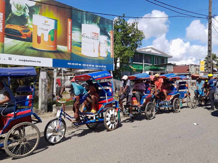 Image à la une de TOAMASINA – Forte concurrence entre cyclo-pousse et tuc-tuc