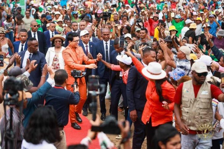 Image à la une de À L’ORÉE DES FÊTES  – L’État au chevet des familles vulnérables