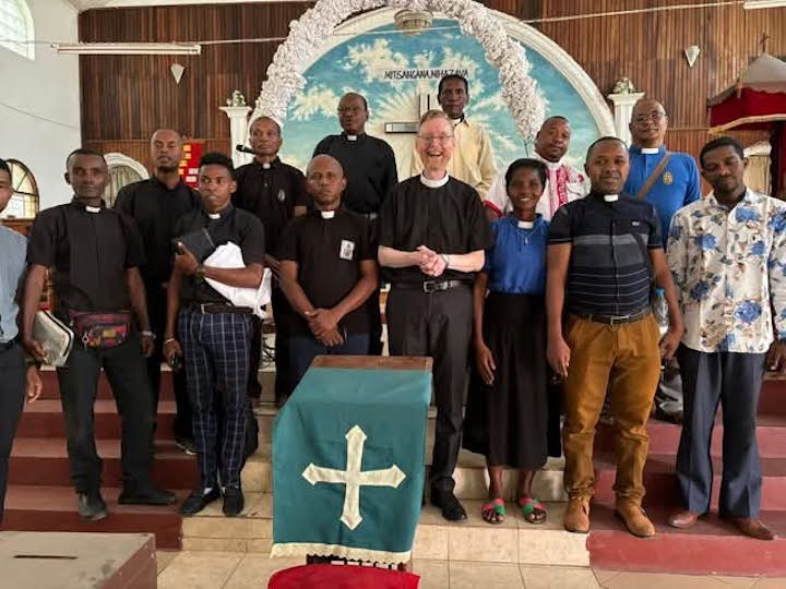 Image à la une de ÉGLISE ANGLICANE – L’évêque Ven Darrell consacré