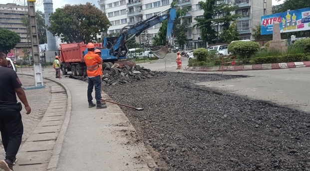 Image à la une de Circulation urbaine – Rue coupée à Ampefiloha en pleine heure de pointe
