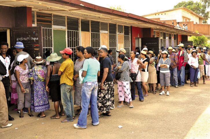 Image à la une de Transparency International Initiative Madagascar : « Projet « Mifampitsimbina », violation de la neutralité de l’Administration »