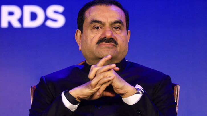Image à la une de Comment l’inculpation d’Adani aux États-Unis marque un coup d’arrêt à ses ambitions en Afrique
