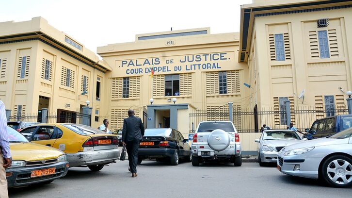 Image à la une de Au Cameroun, la guerre entre avocats et forces de l’ordre est-elle inévitable ?