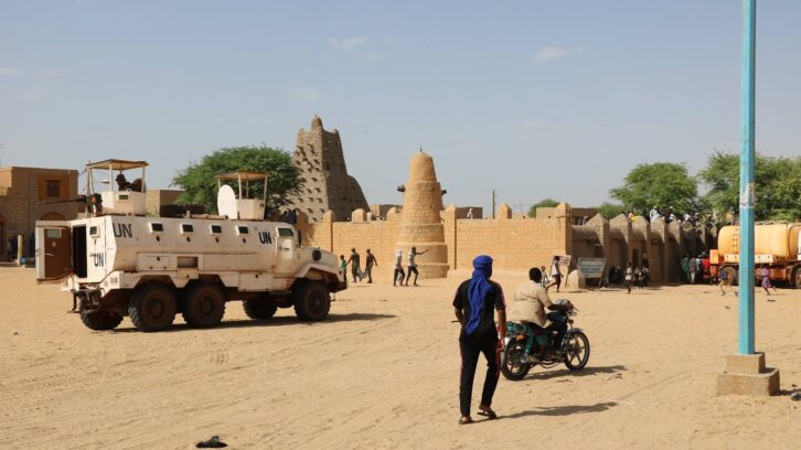 Image à la une de Cinq questions pour comprendre les blocus imposés par les jihadistes au Mali