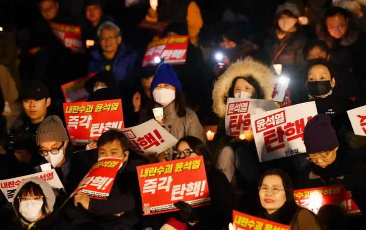 Image à la une de REPUBLIQUE DE COREE – Le ministère sud-coréen de la Justice  interdit au président Yoon Suk-yeol de quitter le pays