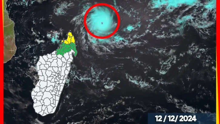 Image à la une de METEOROLOGIE – Le cyclone tropical intense Chido prévu transiter à environ 60 km au nord de cap d’Ambre vendredi soir