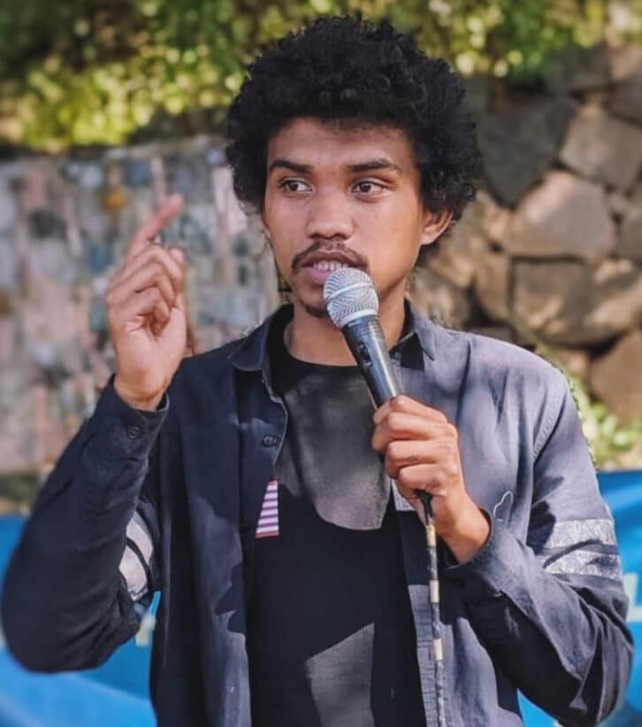 Image à la une de COUPE DU MONDE DE SLAM – Rado Ravalison présente six textes malgaches