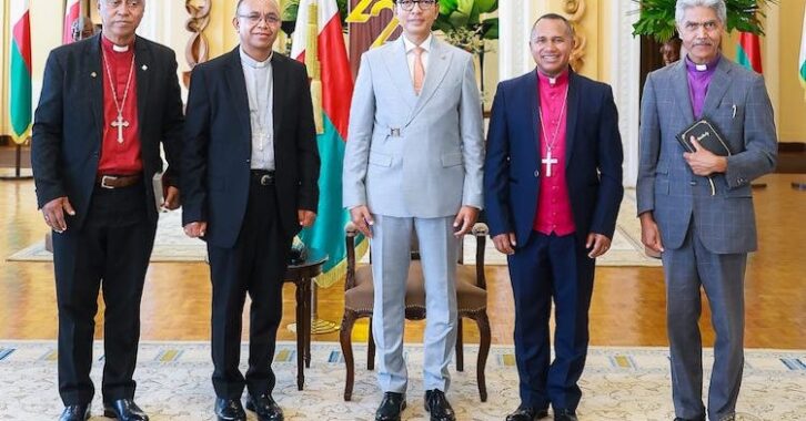 Image à la une de Les chefs religieux du FFKM à Iavoloha