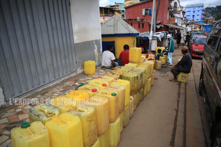 Image à la une de APPROVISIONNEMENT  –  La pénurie d’eau persiste