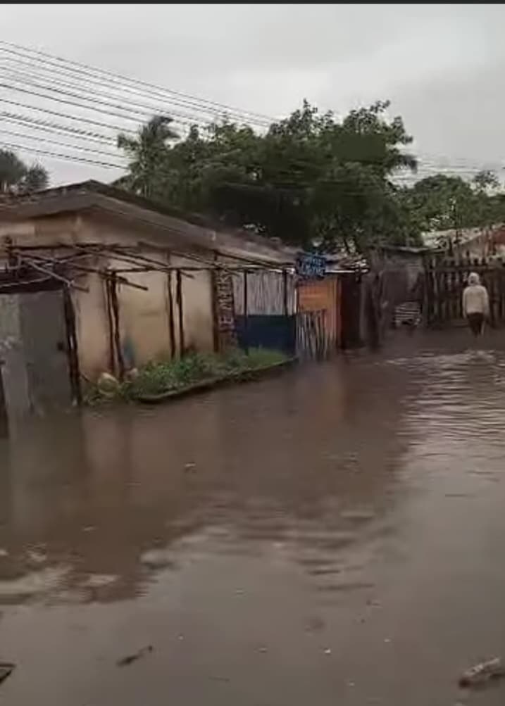 Image à la une de BOENY APRÈS DIKELEDI – Des quartiers sous les eaux