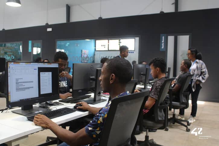 Image à la une de DÉVELOPPEMENT  NUMÉRIQUE – Les nouvelles technologies redéfinissent le marché du travail
