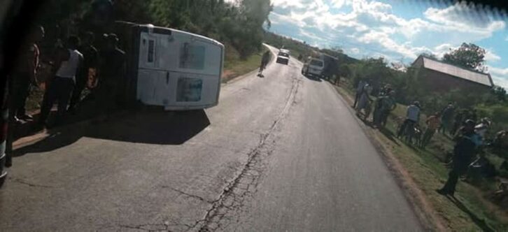 Image à la une de RN7 : Un fourgon s’est renversé après avoir éraflé un taxi-brousse
