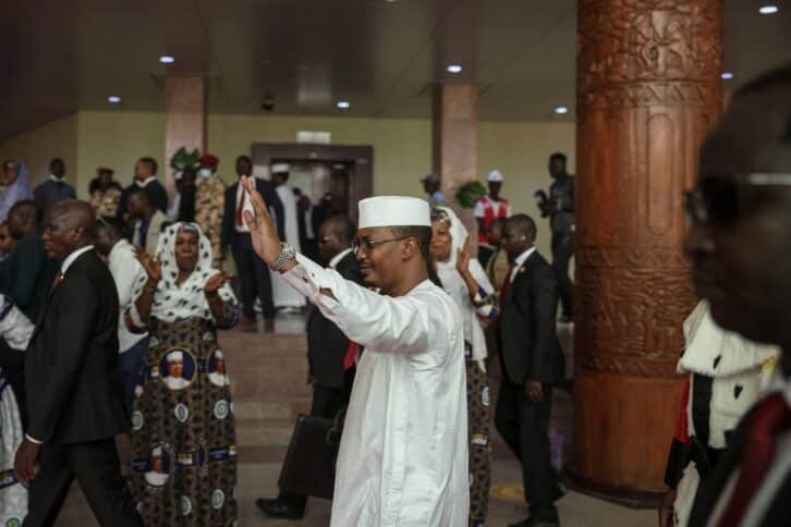Image à la une de Au Tchad, Mahamat Idriss Déby Itno et son frère Adam s’écharpent en public