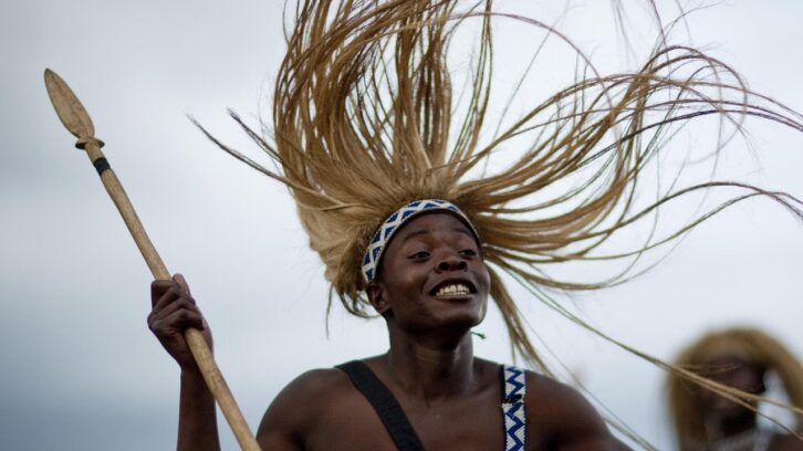 Image à la une de Henné, attiéké, intore : ces trésors vivants africains reconnus par l’Unesco en 2024