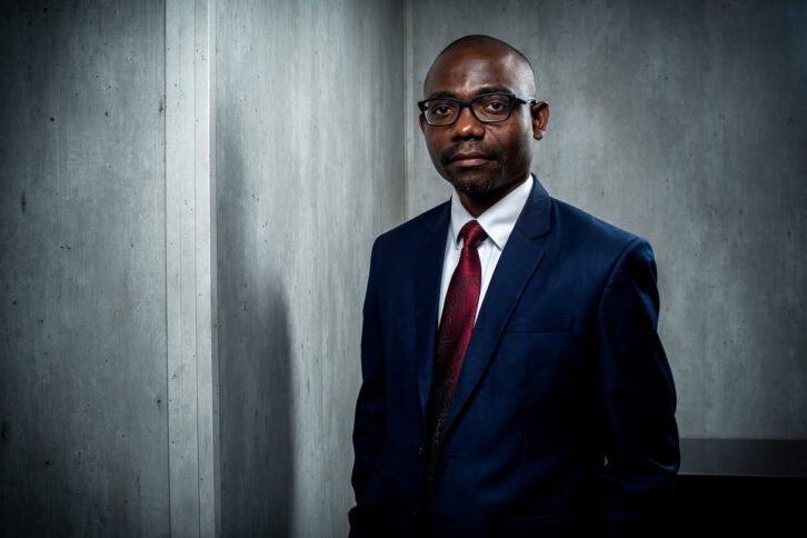 Image à la une de Oligui Nguema, Barrick Gold, France-Côte d’Ivoire, Algérie-France, Bourse d’Abidjan : les 5 infos qu’il ne fallait pas manquer