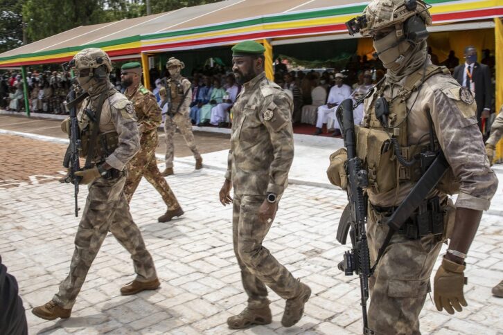 Image à la une de Guerre en RDC ; Africa Corps au Mali ; Trump suspend les aides ; un milliardaire mystérieux et de fausses découvertes : les 5 infos qu’il ne fallait pas manquer