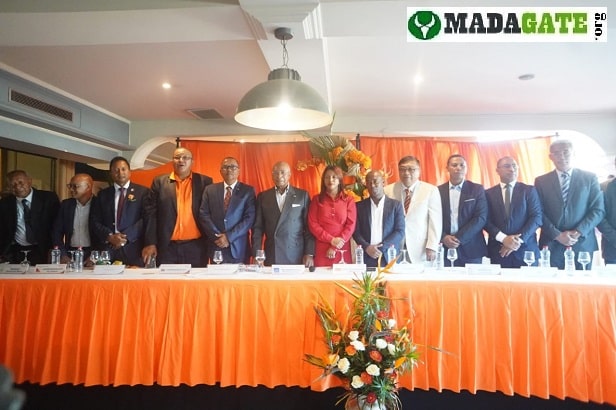 Image à la une de MADAGASIKARA. FANAMBARANA AVY AMIN’IREO VONDRON’ANTOKO POLITIKA MANOHANA NY FILOHA ANDRY RAJOELINA