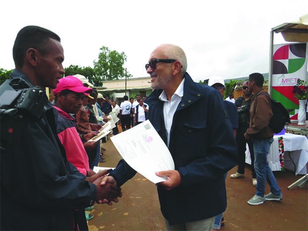 Image à la une de Sécurisation foncière – 25 668 certificats remis à Ambohitromby