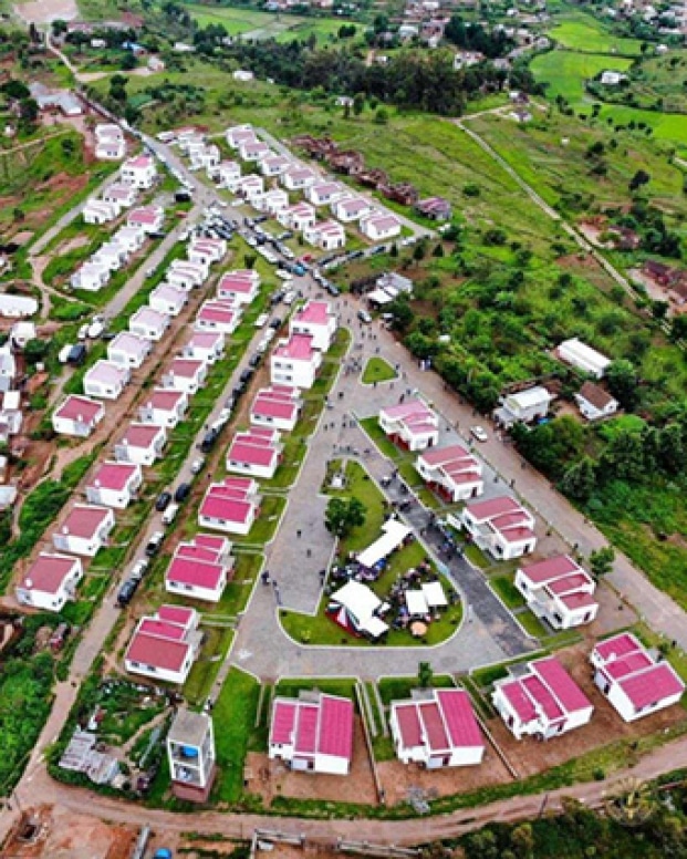 Image à la une de Cité “Soa Iadanana”  – 55 logements sociaux inaugurés à Manazary