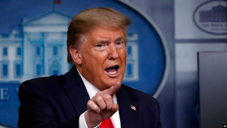 Image à la une de ETATS-UNIS – Donald Trump signe le décret imposant des droits de douane de 25% sur les importations provenant du Canada et du Mexique 