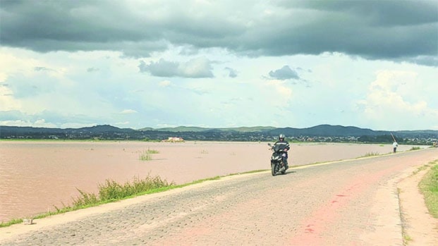 Image à la une de Pluies torrentielles – La route menant vers Tsarasaotra en danger