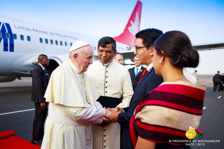 Image à la une de RELIGION – Le président de la République Andry Rajoelina indique élever ses prières vers Dieu pour le rétablissement du Pape
