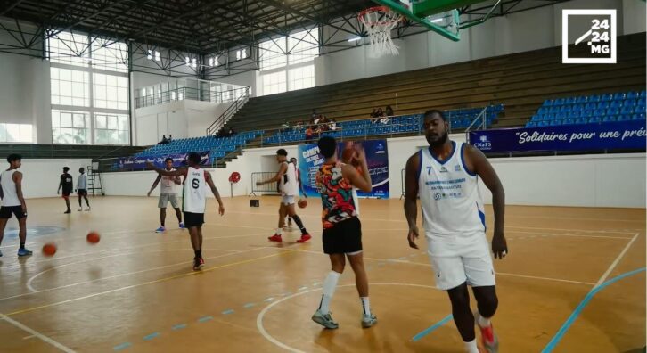Image à la une de JEANNOT RAVONIMBOLA, COACH DES ANKOAY – “Nous jouons devant notre public, nous pouvons le faire”
