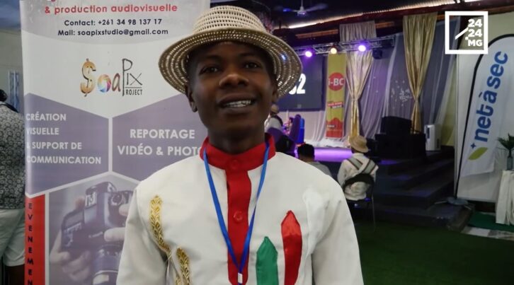 Image à la une de RANDRIANOMENJANAHARY DONAH, TANORA MPIKABARY – “Tsy ilaina atao tsianjery ny kabary satria tokony hifanaraka hatrany amin’ny raharaha atrehina”