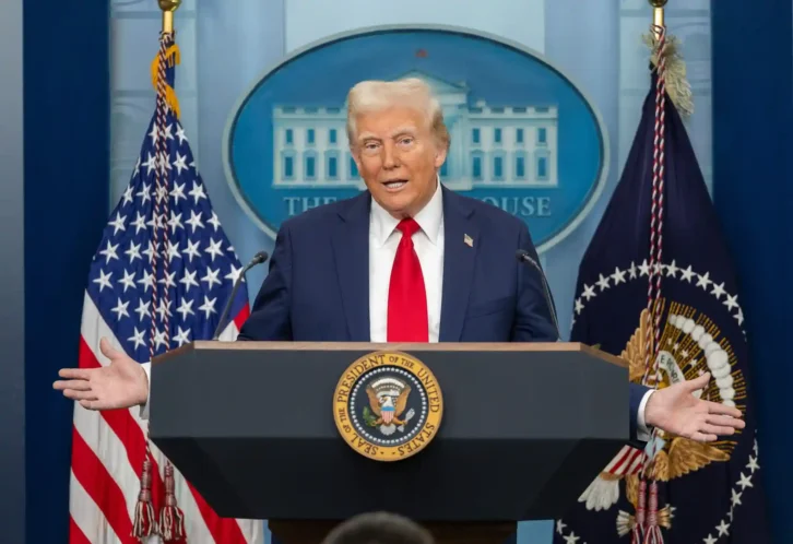 Image à la une de ETATS-UNIS – Donald Trump signe un décret sur la réduction des employés fédéraux